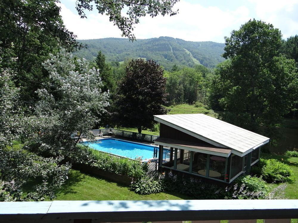 Blue Gentian Lodge At Magic Mountain Лондондеррі Екстер'єр фото