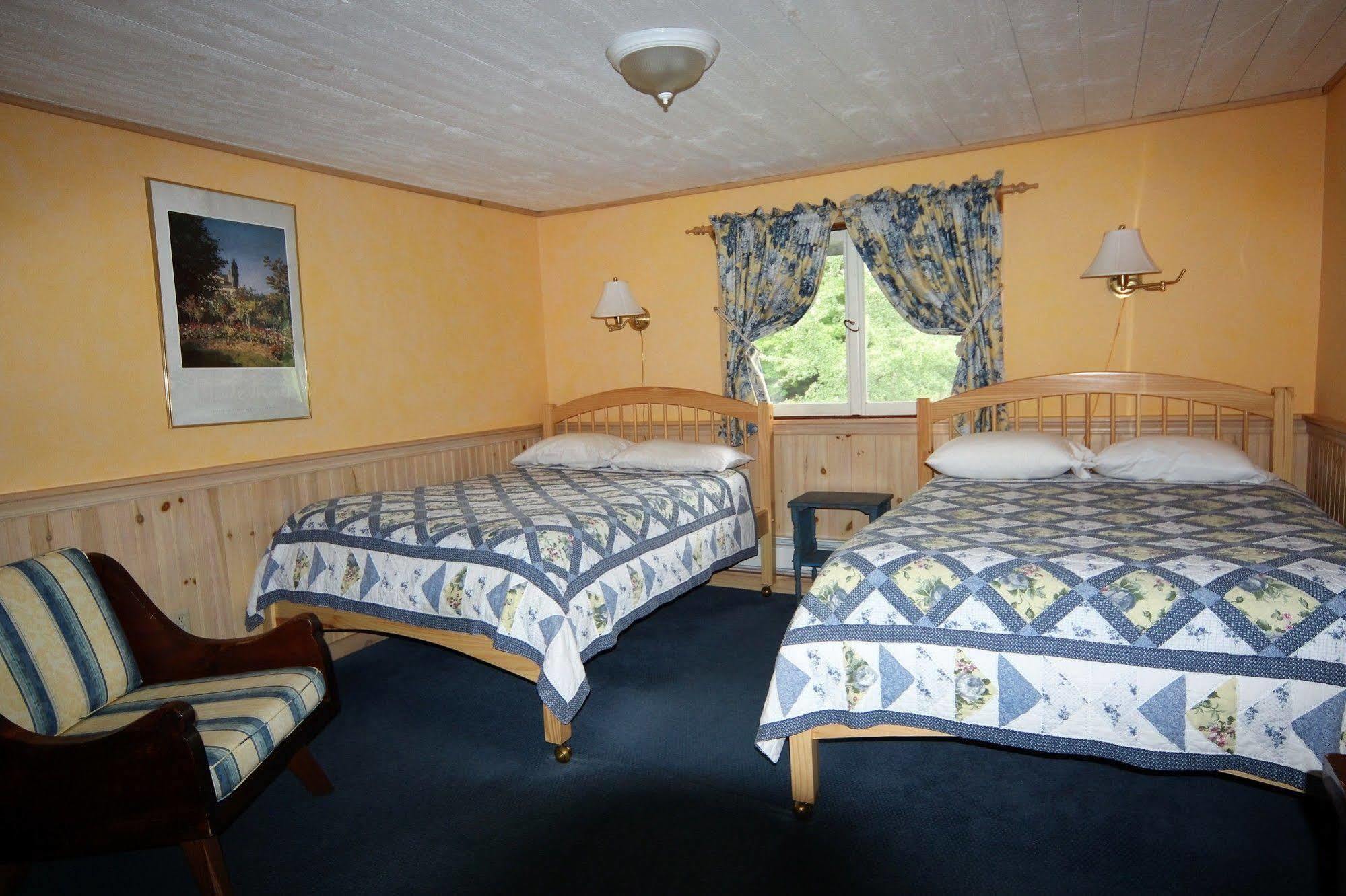 Blue Gentian Lodge At Magic Mountain Лондондеррі Екстер'єр фото